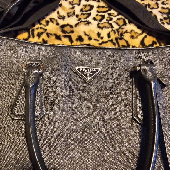Prada handbag - Picture 2 of 3
